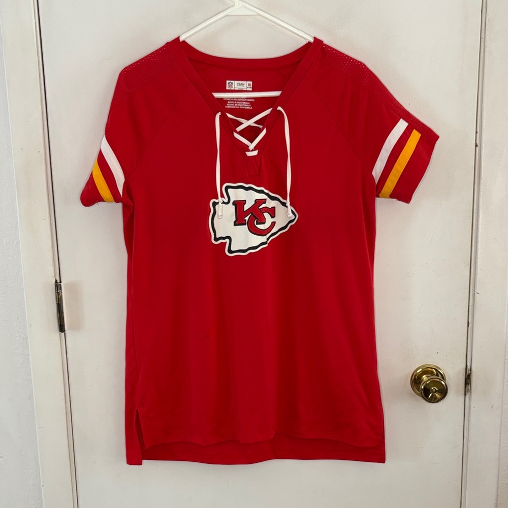 NFL Kansas City Chiefs Travis Kelce red lace up shirt with glitter logo Sz Large